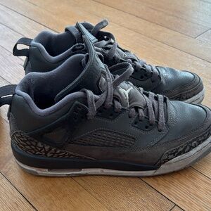 Jordan Spizike Low boys Sz 6 Sneakers brown/gray used condition